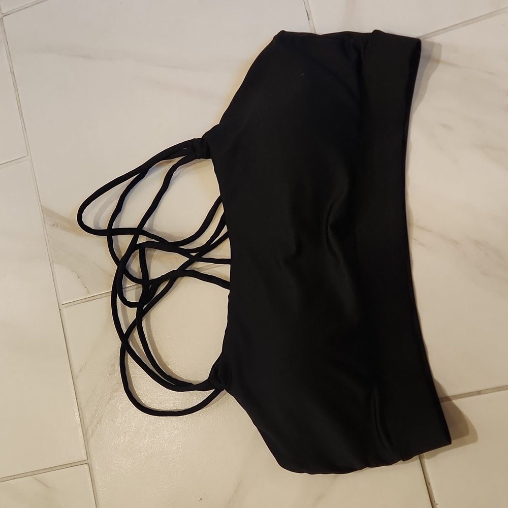 Black sports bra
